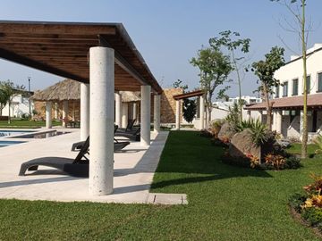 CASA EN VENTA CON ALBERCA EN XOCHITEPEC, MORELOS