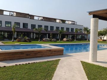 CASA EN VENTA CON ALBERCA EN XOCHITEPEC, MORELOS
