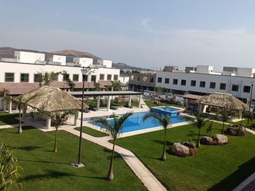 CASA EN VENTA CON ALBERCA EN XOCHITEPEC, MORELOS