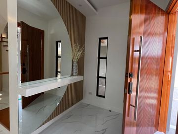 HOUSE FOR SALE NEAR CLARK!!!