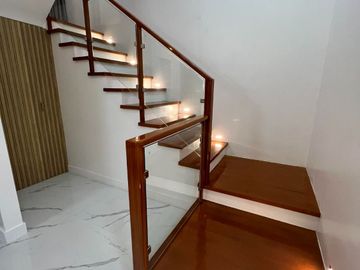 HOUSE FOR SALE NEAR CLARK!!!
