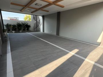 HOUSE FOR SALE NEAR CLARK!!!