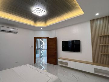 HOUSE FOR SALE NEAR CLARK!!!