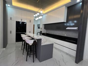 HOUSE FOR SALE NEAR CLARK!!!