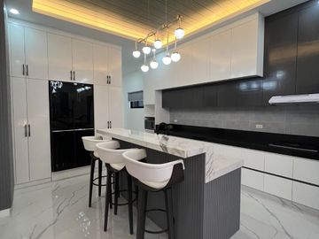 HOUSE FOR SALE NEAR CLARK!!!