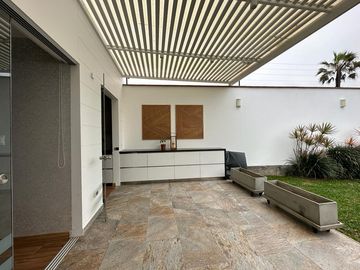 MODERNA CASA CON ACABADOS A1 Y PRECIOSA VISTA AL MAR Y AL GOLF