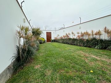 MODERNA CASA CON ACABADOS A1 Y PRECIOSA VISTA AL MAR Y AL GOLF