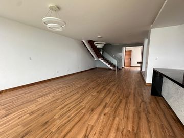 MODERNA CASA CON ACABADOS A1 Y PRECIOSA VISTA AL MAR Y AL GOLF