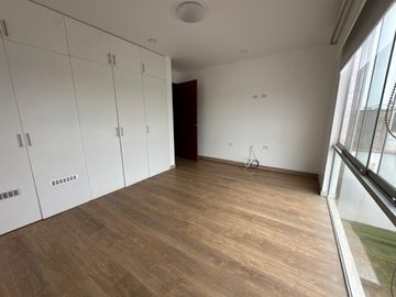 MODERNA CASA CON ACABADOS A1 Y PRECIOSA VISTA AL MAR Y AL GOLF