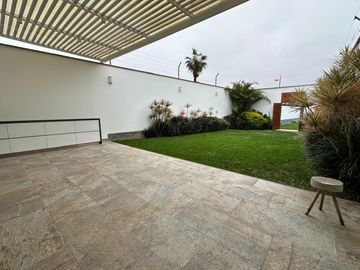 MODERNA CASA CON ACABADOS A1 Y PRECIOSA VISTA AL MAR Y AL GOLF