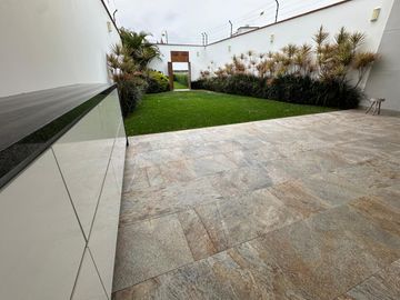 MODERNA CASA CON ACABADOS A1 Y PRECIOSA VISTA AL MAR Y AL GOLF