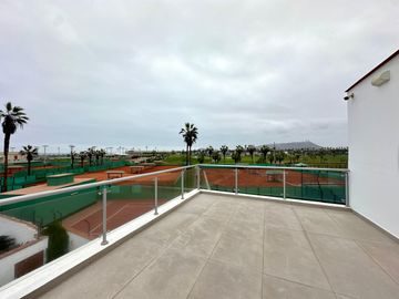 MODERNA CASA CON ACABADOS A1 Y PRECIOSA VISTA AL MAR Y AL GOLF