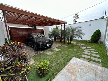 MODERNA CASA CON ACABADOS A1 Y PRECIOSA VISTA AL MAR Y AL GOLF