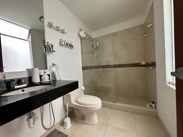 MODERNA CASA CON ACABADOS A1 Y PRECIOSA VISTA AL MAR Y AL GOLF