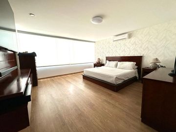MODERNA CASA CON ACABADOS A1 Y PRECIOSA VISTA AL MAR Y AL GOLF