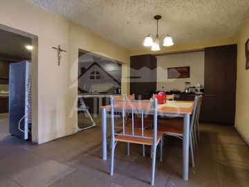 CASA EN VENTA, AMPLIA, TOTORACOCHA