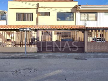 CASA EN VENTA, AMPLIA, TOTORACOCHA