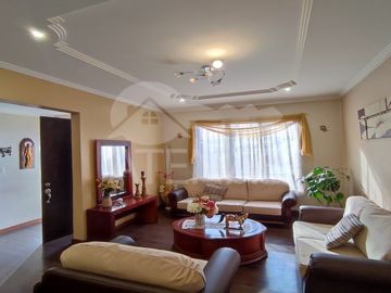 CASA EN VENTA, AMPLIA, TOTORACOCHA