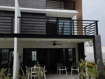 Casas en venta en condominio con alberca y Roof Garden a 5 minutos del Club de Golf Santa Fe en Xochitepec, Morelos.
