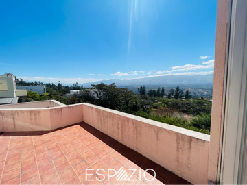 CASA EN VENTA SECTOR NAYON