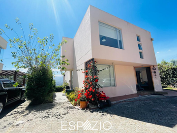 CASA EN VENTA SECTOR NAYON