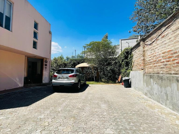 CASA EN VENTA SECTOR NAYON