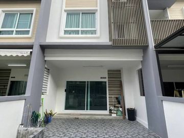 ขายทาวน์โฮม 3 ชั้น โครงการ เดอะริช บิซโฮม สุขุมวิท 105  ( The rich bizhome )​ ใกล้ BTS แบริ่งและ MRT ศรีลาซาล ตรงข้ามโรงพยาบาลศิครินทร์