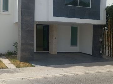 VENTA DE CASA EN CLUSTER PUEBLA BLANCA