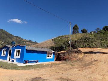 VENDO FINCA DE TRABAJO EN BARBOSA ANTIOQUIA.