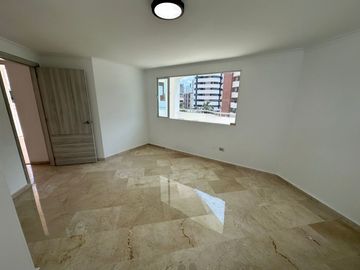 Casa de conjunto en venta! 4 habitaciones con baño y estudio con medio baño. Conjunto con piscina.