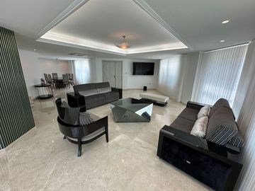 Casa de conjunto en venta! 4 habitaciones con baño y estudio con medio baño. Conjunto con piscina.