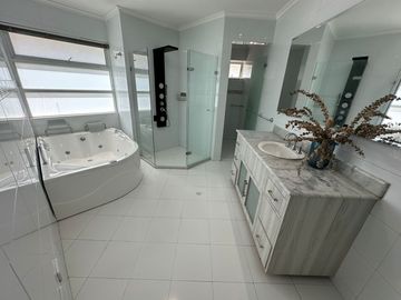 Casa de conjunto en venta! 4 habitaciones con baño y estudio con medio baño. Conjunto con piscina.