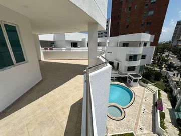 Casa de conjunto en venta! 4 habitaciones con baño y estudio con medio baño. Conjunto con piscina.