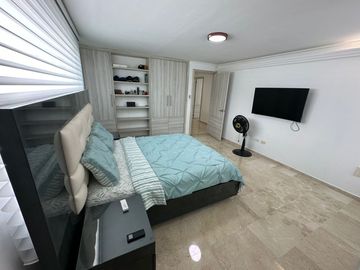 Casa de conjunto en venta! 4 habitaciones con baño y estudio con medio baño. Conjunto con piscina.