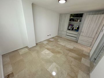 Casa de conjunto en venta! 4 habitaciones con baño y estudio con medio baño. Conjunto con piscina.