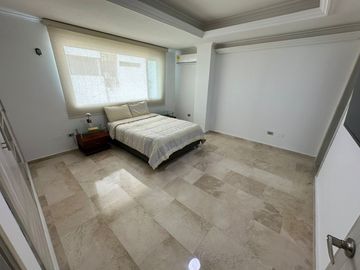 Casa de conjunto en venta! 4 habitaciones con baño y estudio con medio baño. Conjunto con piscina.