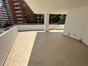 Casa de conjunto en venta! 4 habitaciones con baño y estudio con medio baño. Conjunto con piscina.