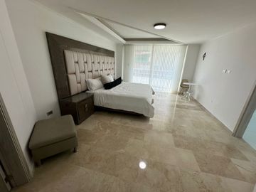 Casa de conjunto en venta! 4 habitaciones con baño y estudio con medio baño. Conjunto con piscina.