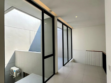 Rumah Central Park MERR 3 Modern Baru Mewah Free Biaya2 DP 0% Dekat Raya MERR Rungkut Pondok Tjandra