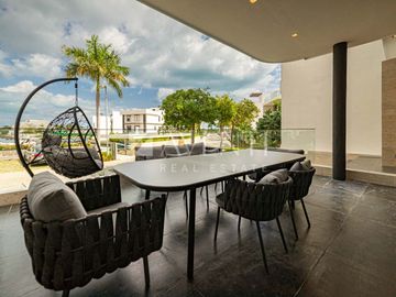 Casa en Venta, La Laguna I Residencial, Cancún Quintana Roo.