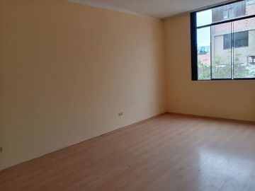 VENTA DE CASA, 226 M2, 4 DORMITORIOS, JARDIN, 2 PISOS, 3 BAÑOS