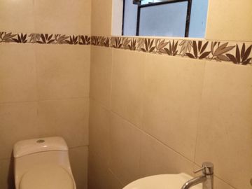 VENTA DE CASA, 226 M2, 4 DORMITORIOS, JARDIN, 2 PISOS, 3 BAÑOS