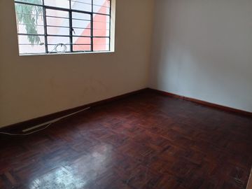 VENTA DE CASA, 226 M2, 4 DORMITORIOS, JARDIN, 2 PISOS, 3 BAÑOS