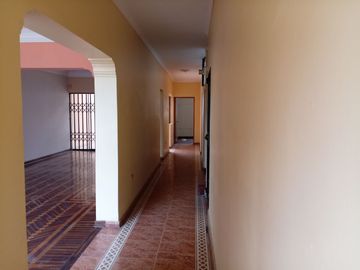 VENTA DE CASA, 226 M2, 4 DORMITORIOS, JARDIN, 2 PISOS, 3 BAÑOS