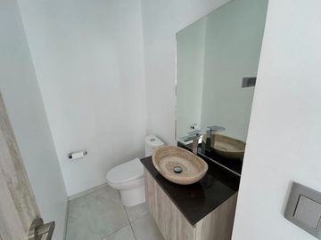 VENTA EXCLUSIVA CASA DE AUTOR, UBICADA EN ESQUINA, CON EXCEDENTE TERRENO, ESPECTACULAR VISTA  EN ZIBATÁ-QUERÉTARO JF