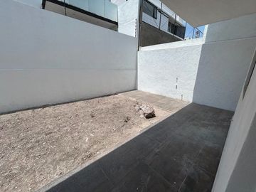 VENTA EXCLUSIVA CASA DE AUTOR, UBICADA EN ESQUINA, CON EXCEDENTE TERRENO, ESPECTACULAR VISTA  EN ZIBATÁ-QUERÉTARO JF