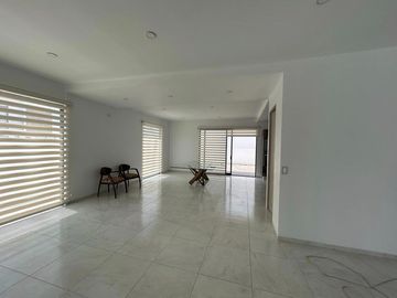 VENTA EXCLUSIVA CASA DE AUTOR, UBICADA EN ESQUINA, CON EXCEDENTE TERRENO, ESPECTACULAR VISTA  EN ZIBATÁ-QUERÉTARO JF