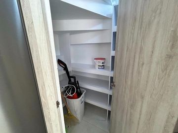 VENTA EXCLUSIVA CASA DE AUTOR, UBICADA EN ESQUINA, CON EXCEDENTE TERRENO, ESPECTACULAR VISTA  EN ZIBATÁ-QUERÉTARO JF