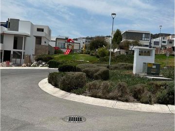 VENTA EXCLUSIVA CASA DE AUTOR, UBICADA EN ESQUINA, CON EXCEDENTE TERRENO, ESPECTACULAR VISTA  EN ZIBATÁ-QUERÉTARO JF