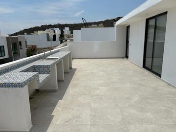 VENTA EXCLUSIVA CASA DE AUTOR, UBICADA EN ESQUINA, CON EXCEDENTE TERRENO, ESPECTACULAR VISTA  EN ZIBATÁ-QUERÉTARO JF
